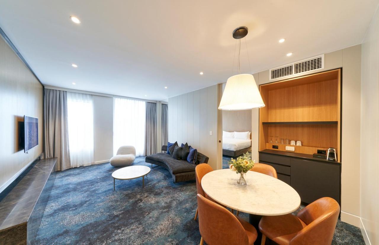 Hotel Pullman Adelaide Esterno foto A suite at the hotel