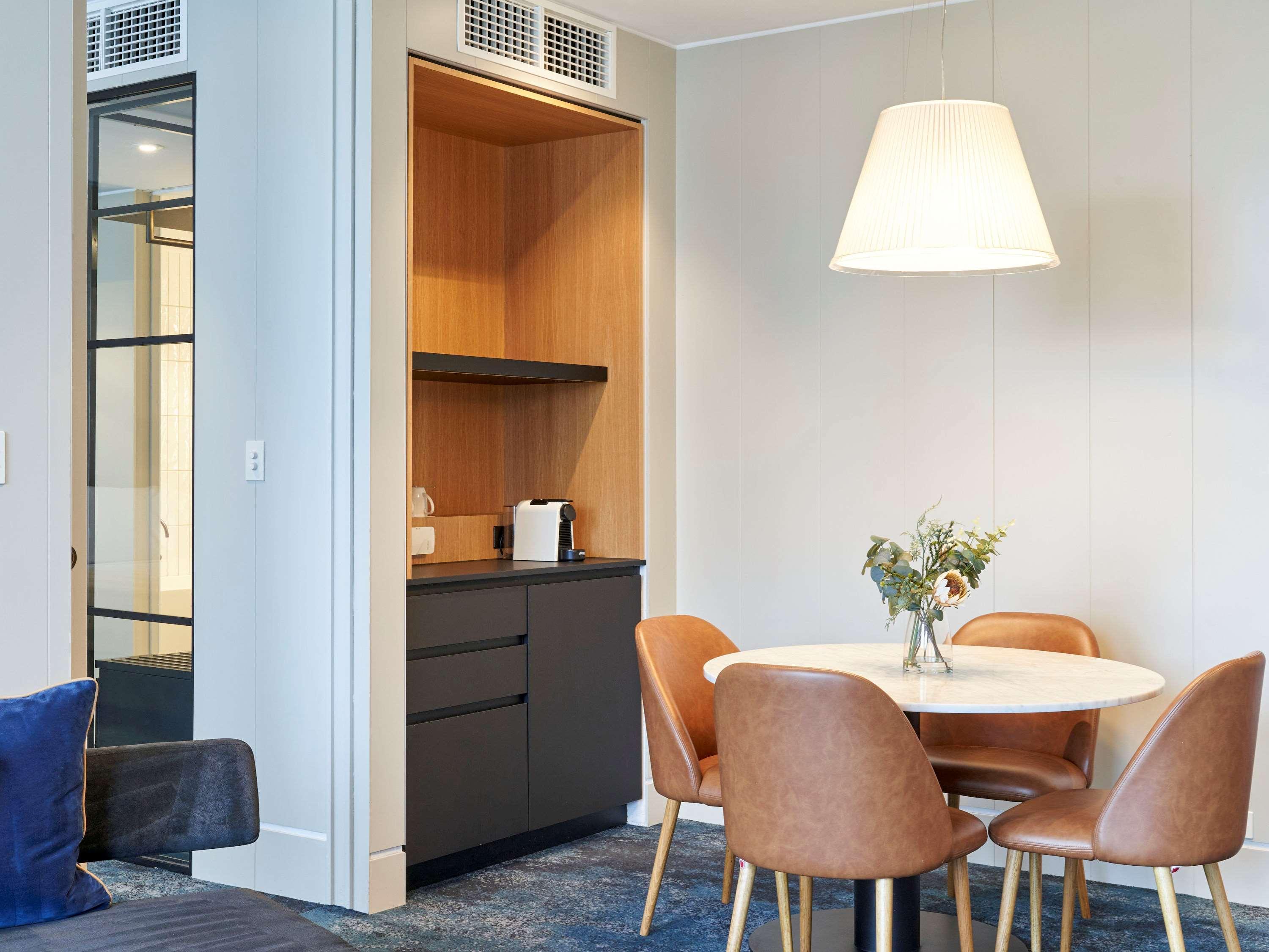 Hotel Pullman Adelaide Esterno foto A suite at the hotel