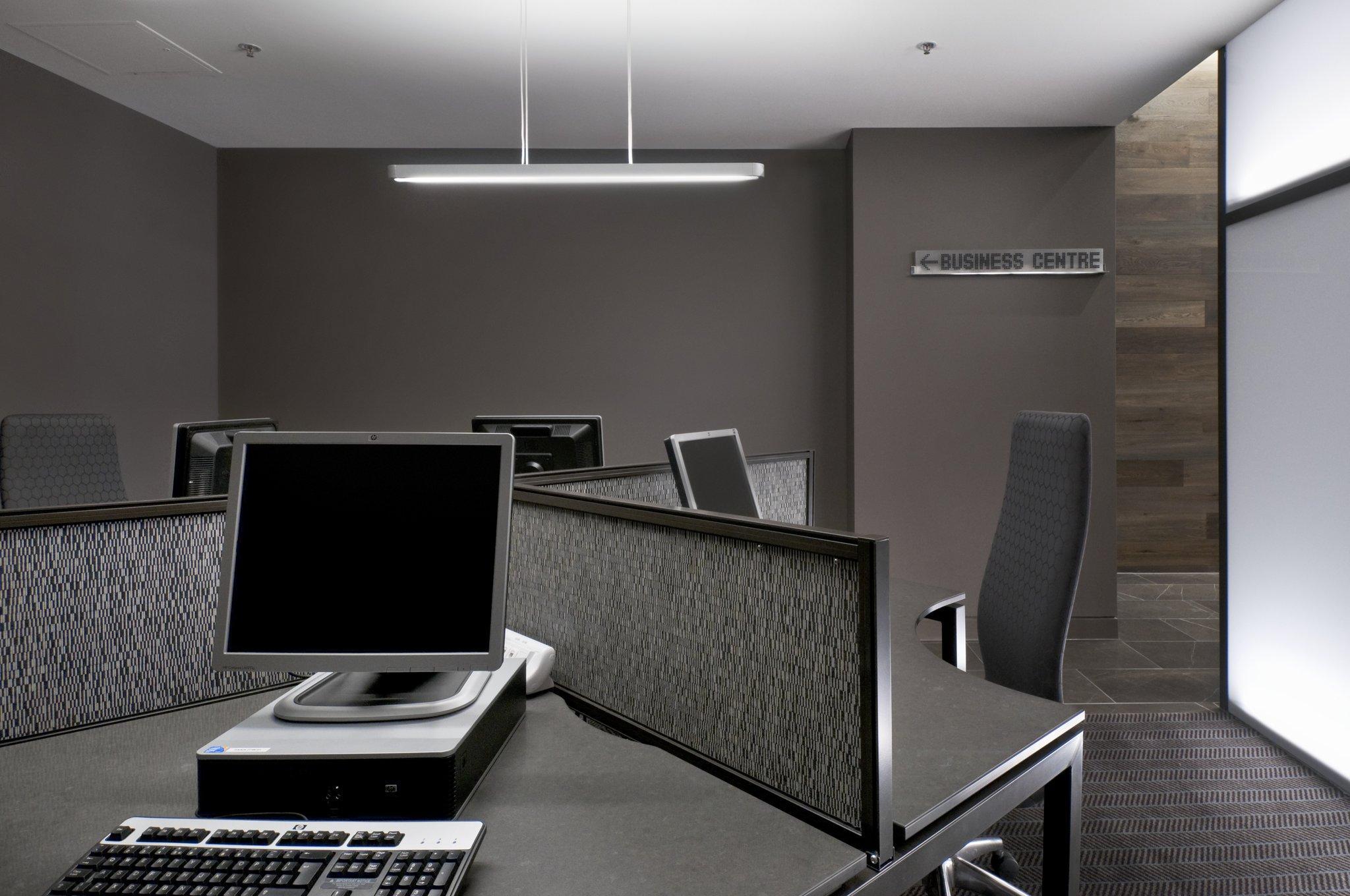 Hotel Pullman Adelaide Servizi foto A linear fluorescent light
