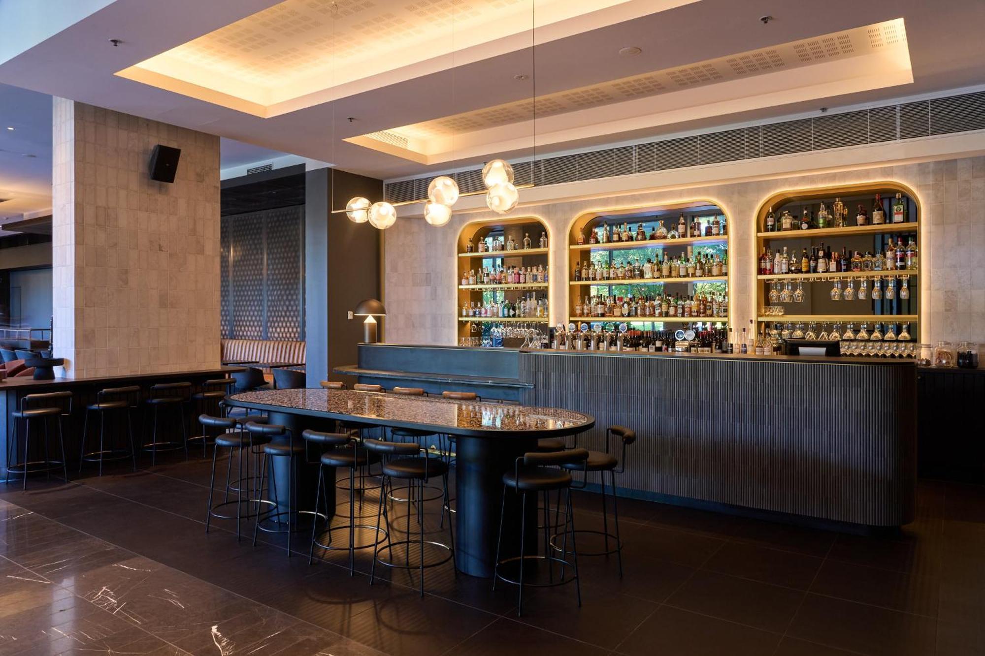 Hotel Pullman Adelaide Esterno foto The bar at the 1919