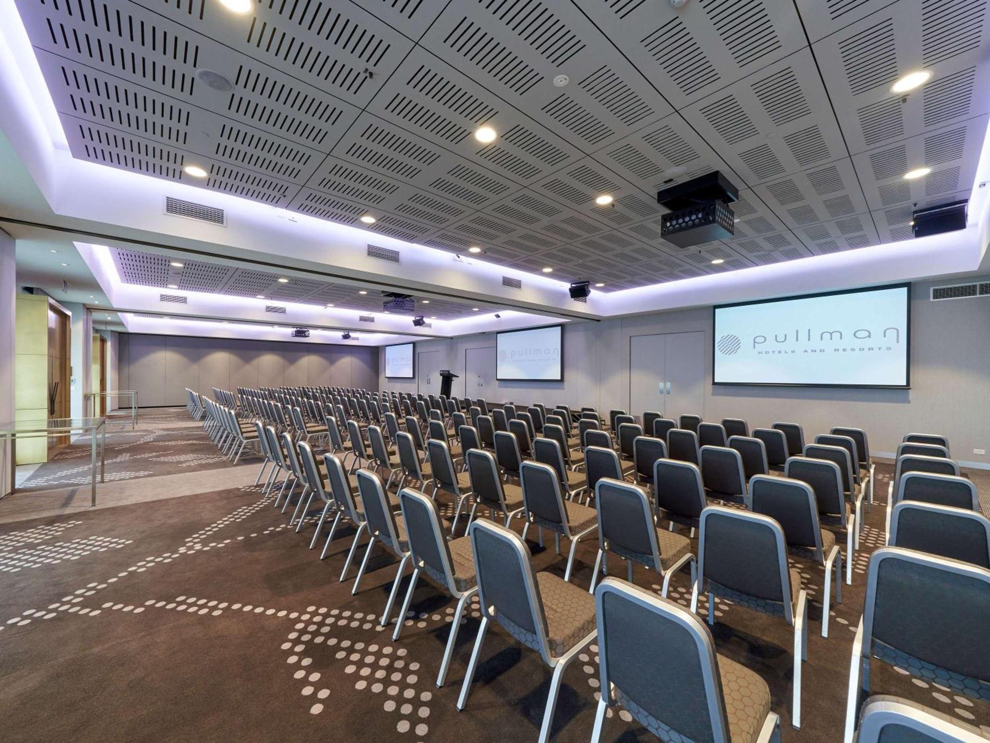 Hotel Pullman Adelaide Esterno foto The Auditorium
