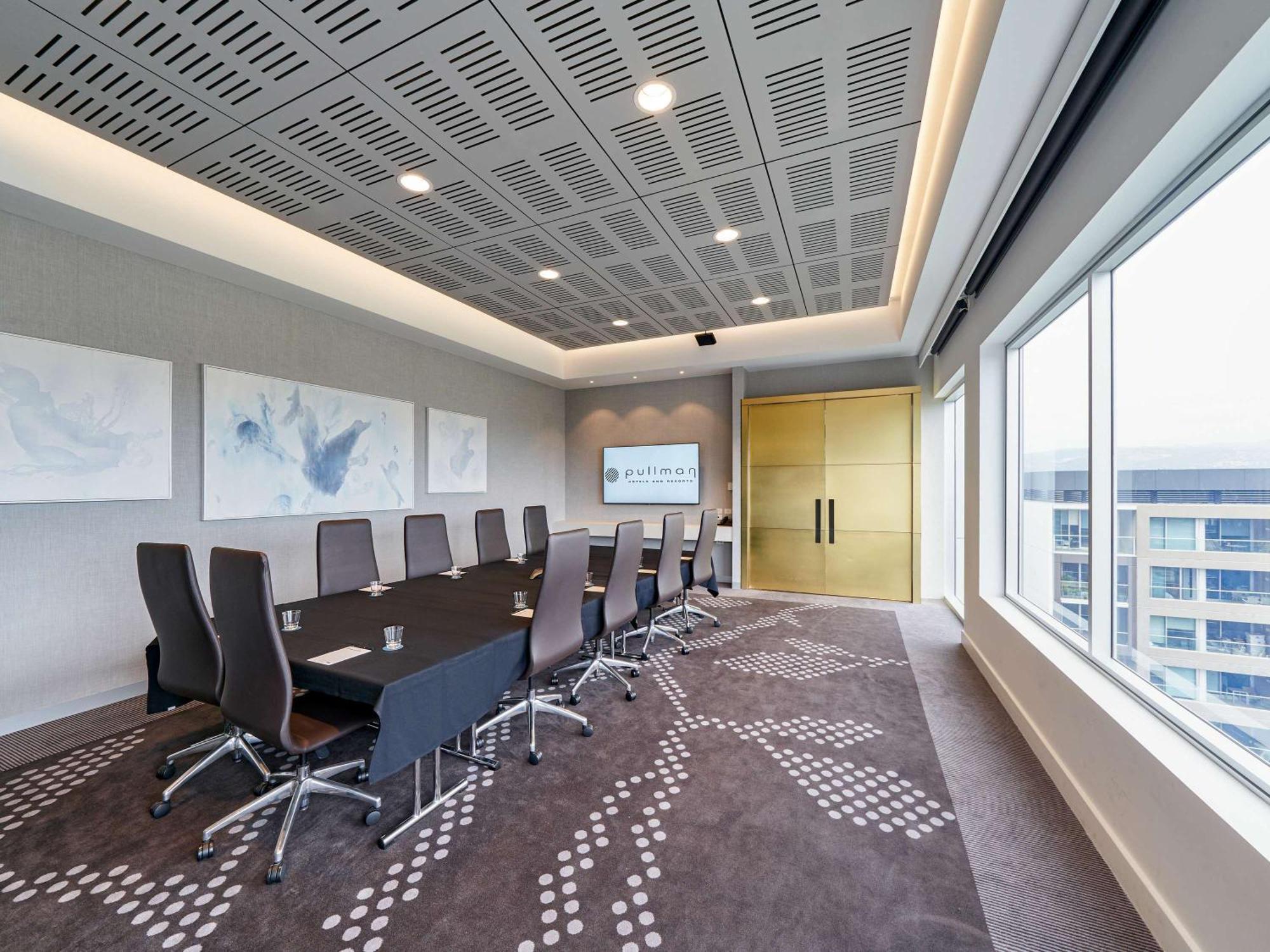 Hotel Pullman Adelaide Esterno foto Meeting room