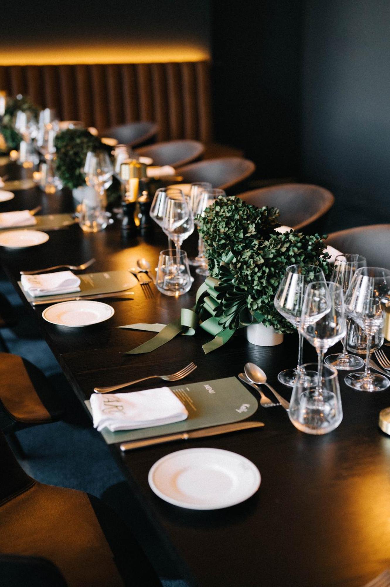 Hotel Pullman Adelaide Esterno foto A table set for a formal dinner